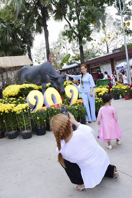 Series of photos on the first day of Lunar New Year