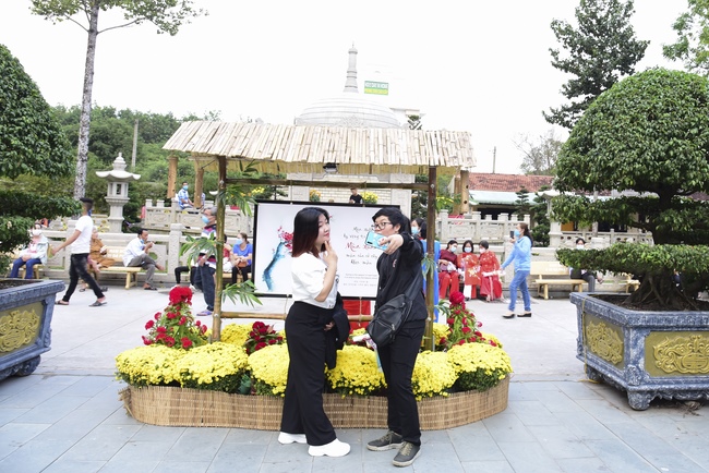 Series of photos on the first day of Lunar New Year