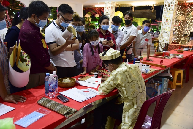 Series of photos on the first day of Lunar New Year