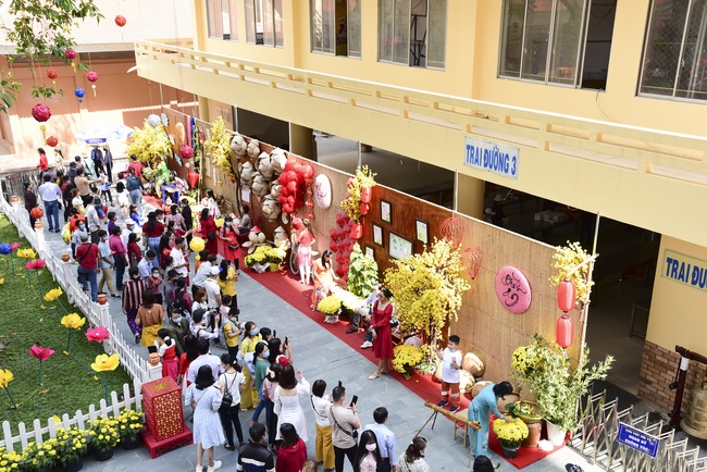 Series of photos on the second day of Lunar New Year