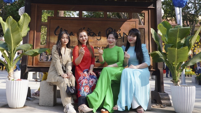 Series of photos on the second day of Lunar New Year