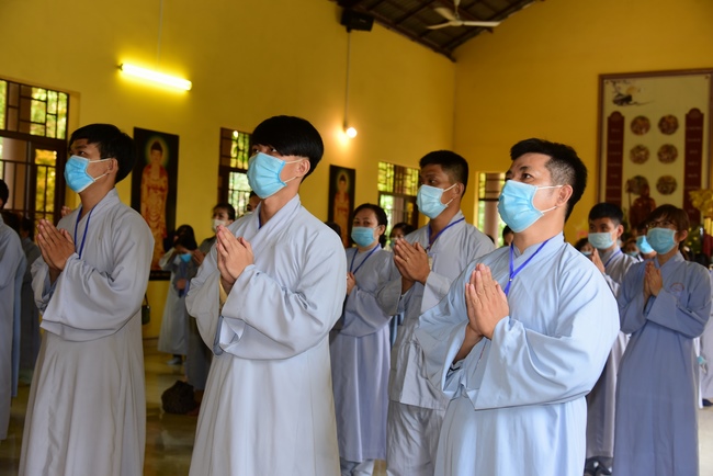 Pilgrimage, kowtow Buddha, offering at the beginning of the year