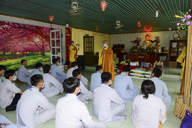 Pilgrimage, kowtow Buddha, offering at the beginning of the year
