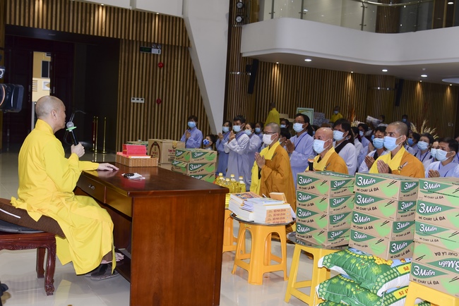 Pilgrimage, kowtow Buddha, offering at the beginning of the year