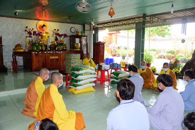 Pilgrimage, kowtow Buddha, offering at the beginning of the year