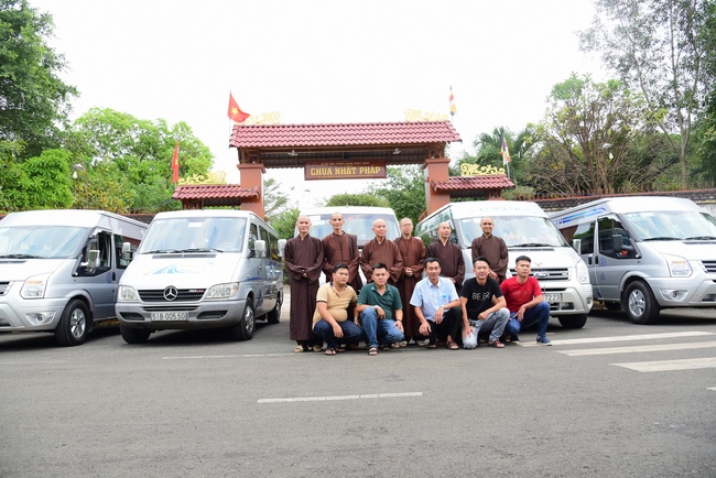 Pilgrimage, kowtow Buddha, offering at the beginning of the year