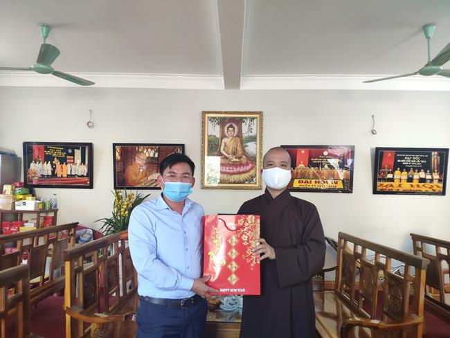 Trưởng Ban Tôn Giáo Quảng Ninh cùng Lãnh đạo UBND Tp. Hạ Long chúc tết chùa Tiêu Dao