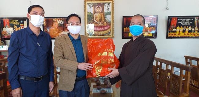 Trưởng Ban Tôn Giáo Quảng Ninh cùng Lãnh đạo UBND Tp. Hạ Long chúc tết chùa Tiêu Dao