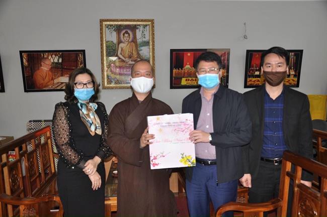 Trưởng Ban Tôn Giáo Quảng Ninh cùng Lãnh đạo UBND Tp. Hạ Long chúc tết chùa Tiêu Dao