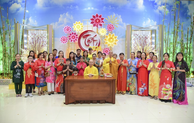 Series of photos on the third day of Lunar New Year