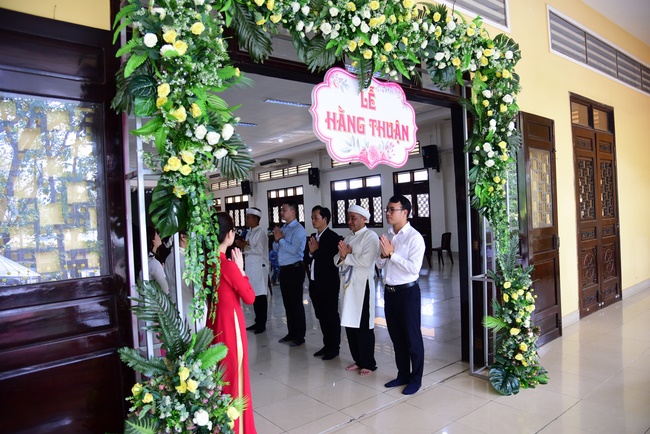 The Wedding Ceremony at the pagoda