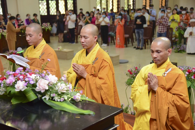 The Wedding Ceremony at the pagoda