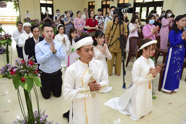 The Wedding Ceremony at the pagoda