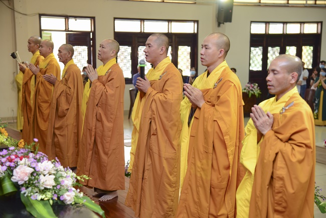 The Wedding Ceremony at the pagoda
