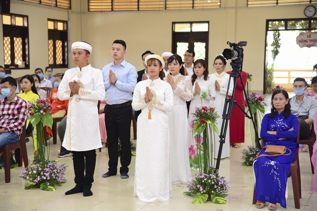 The Wedding Ceremony at the pagoda