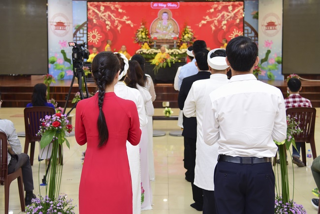 The Wedding Ceremony at the pagoda