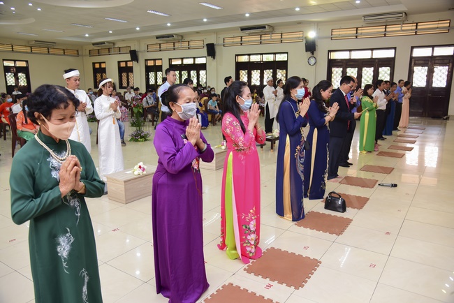 The Wedding Ceremony at the pagoda