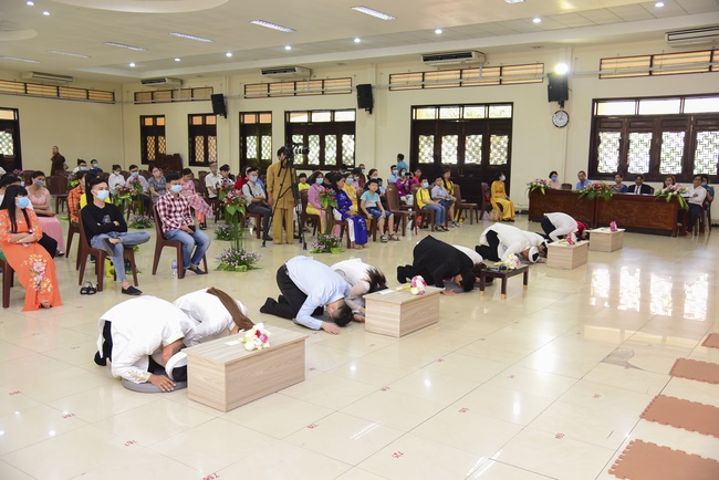 The Wedding Ceremony at the pagoda