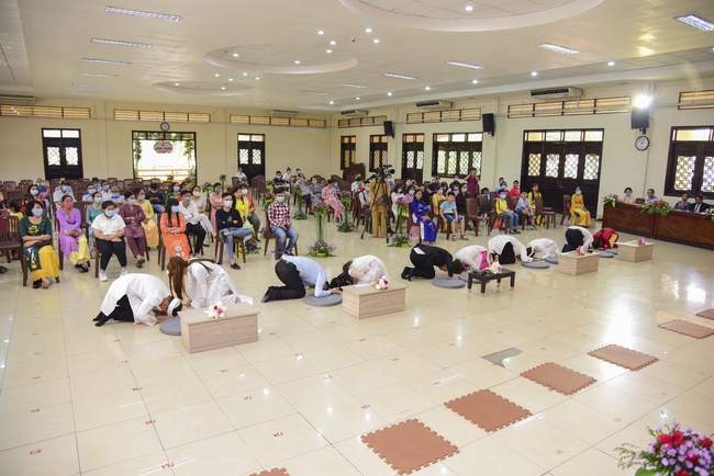 The Wedding Ceremony at the pagoda