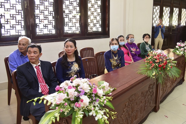 The Wedding Ceremony at the pagoda
