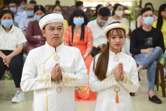 The Wedding Ceremony at the pagoda