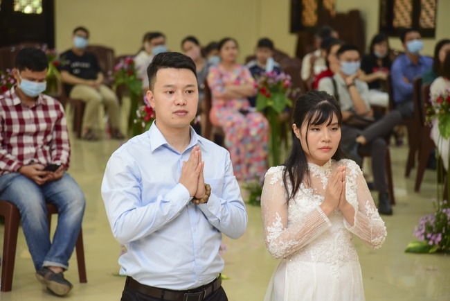 The Wedding Ceremony at the pagoda