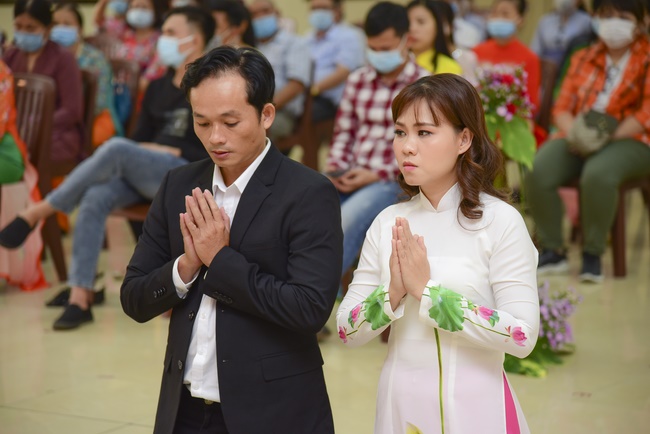 The Wedding Ceremony at the pagoda