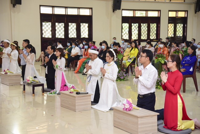 The Wedding Ceremony at the pagoda