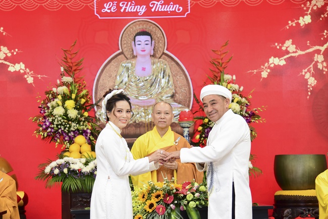 The Wedding Ceremony at the pagoda