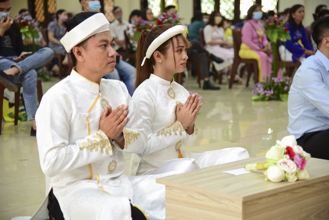 The Wedding Ceremony at the pagoda