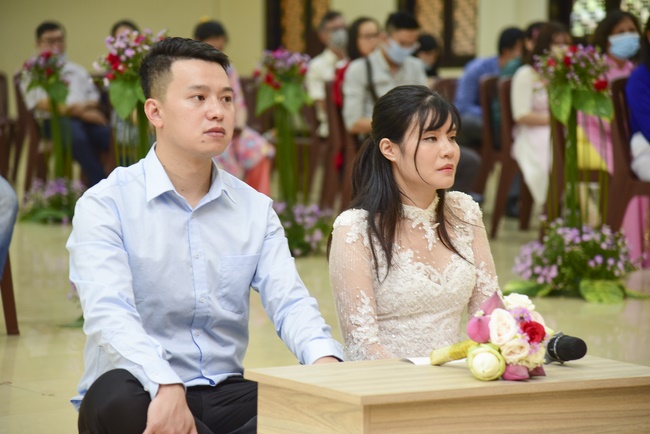 The Wedding Ceremony at the pagoda