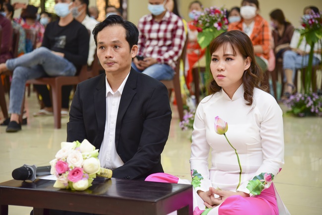 The Wedding Ceremony at the pagoda