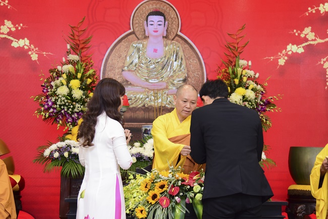 The Wedding Ceremony at the pagoda