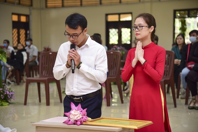 The Wedding Ceremony at the pagoda