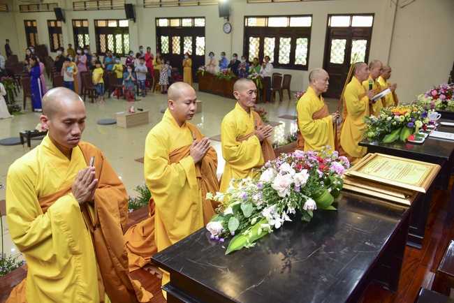 The Wedding Ceremony at the pagoda