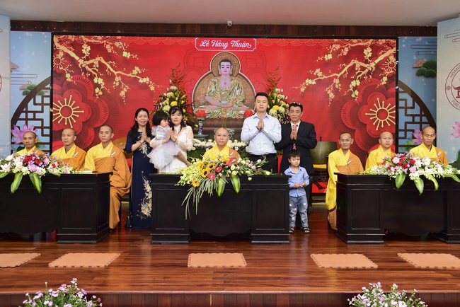 The Wedding Ceremony at the pagoda