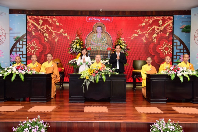 The Wedding Ceremony at the pagoda