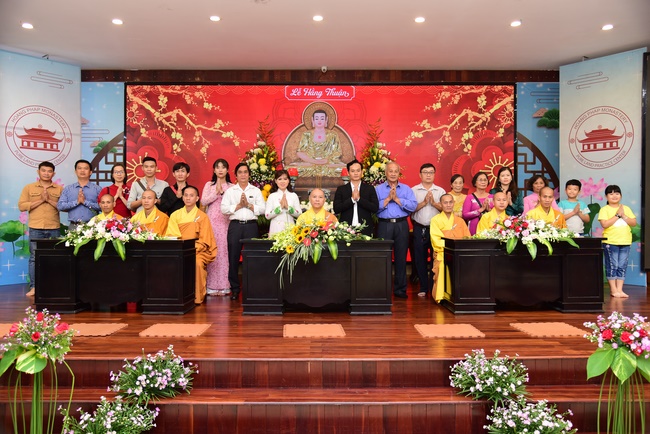 The Wedding Ceremony at the pagoda