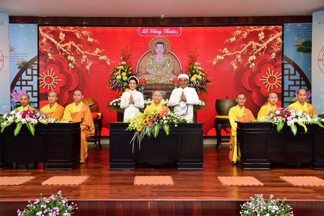The Wedding Ceremony at the pagoda