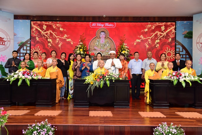 The Wedding Ceremony at the pagoda