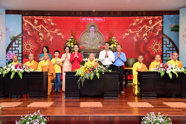 The Wedding Ceremony at the pagoda