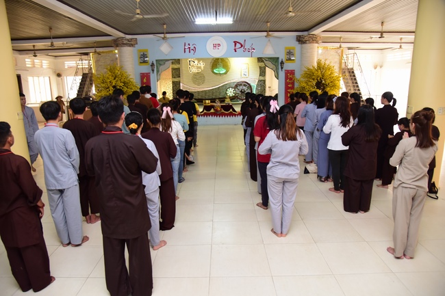 Nhóm Hộ pháp nhận quà cuối năm