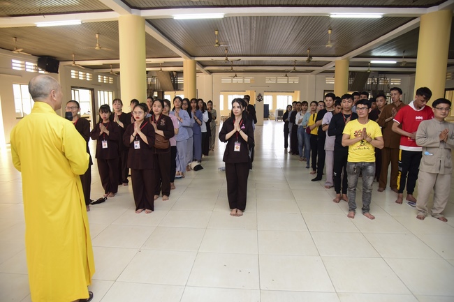 Nhóm Hộ pháp nhận quà cuối năm