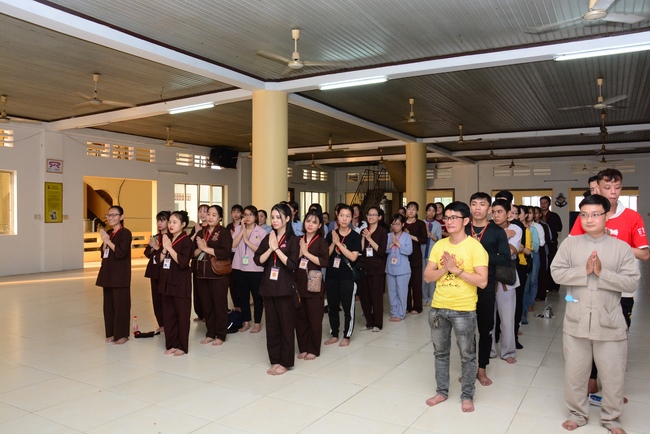 Nhóm Hộ pháp nhận quà cuối năm