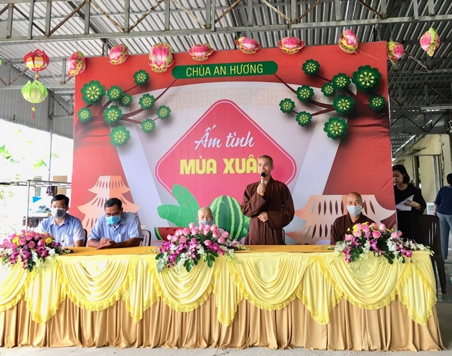 Program Warm spring of An Huong pagoda, An Giang
