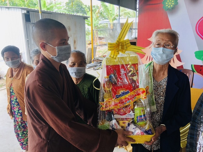 Program Warm spring of An Huong pagoda, An Giang