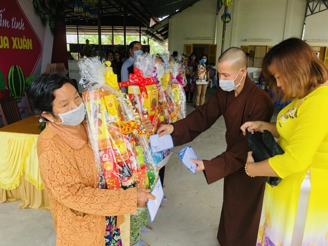 Program Warm spring of An Huong pagoda, An Giang
