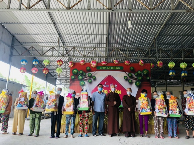 Program Warm spring of An Huong pagoda, An Giang