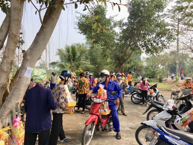 Program Warm spring of An Huong pagoda, An Giang