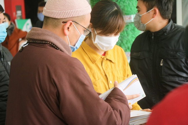 Hoa Phuc pagoda visiting and giving Tet gifts at Son La